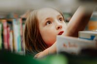 Hur viktigt är skolbibliotek för läsförståelse?