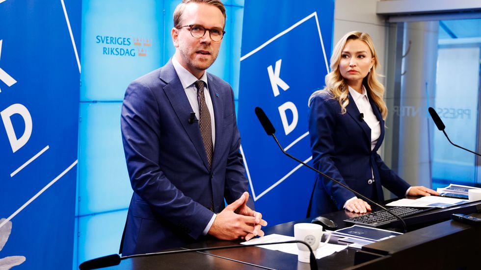 Kristdemokraternas rättspolitiska talesperson Andreas Carlson tillsammans med partiledare Ebba Busch. 