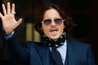 Johnny Depp stämmer tabloiden The Sun.