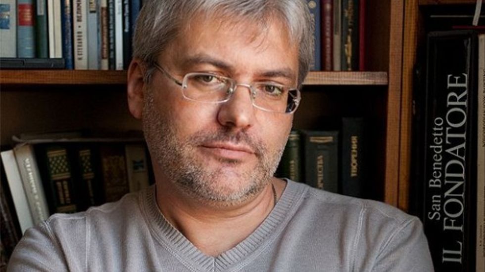 Jevgenij Vodolazkin föddes i Kiev 1964 och är verksam som expert på forntidens ryska litteratur vid Pusjkinhuset i Sankt Petersburg.