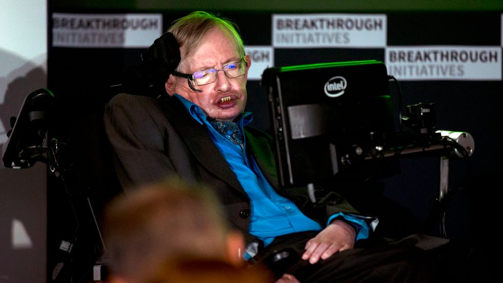 Fysikikonen Stephen Hawking föreläser i Stockholm på måndagen.