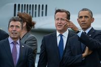 Natos generalsekreterare Anders Fogh Rasmussen, storbritanniens premiärminister David Cameron och USA:s president Barack Obama vid fredagens NATO-toppmöte.