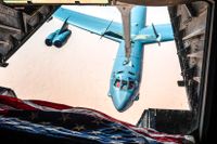Amerikanska bombplanet B-52 som kan bestyckas med kärnvapenbomber ingår i Natomanövern ”Steadfast Noon”.