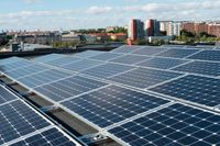Stockholms Hamnars solcellsanläggning på taket till Magasin 6 i Frihamnen invigdes hösten 2013. Anläggningen består av 919 solpaneler med en total yta på 1 500 kvadratmeter. Den årliga energileveransen kommer att motsvara behovet för tio genomsnittsvillor.