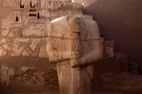 Ramses III huvudlöse staty finns i faraons eget tempel i Luxor.