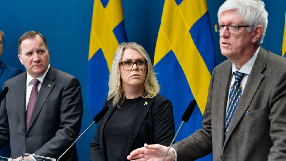 Statsminister Stefan Löfven, socialminiser Lena Hallengren och Folkhälsomyndighetens generaldirektör Johan Carlson. 