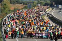 Katalanska protester har blockerat både motorvägar och höghastighetsspår för tåg de senaste dagarna.