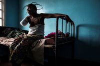 En kvinna som amputerat sin arm efter att ha blivit skottskadad. Människorättsorganisationen FIDH anklagar kongolesiska säkerhetstjänsten för att ligga bakom massakrer i regionen Kasai.