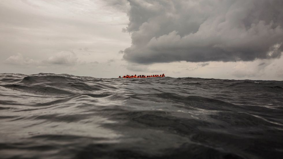 Upp till 16 migranter saknas efter att ha försökt korsa Medelhavet på en liten flotte. Fyra har omkommit. Arkivbild.