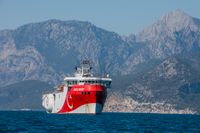 Det turkiska fartyget Oruc Reis söker efter olje- och gasfyndigheter i östra Medelhavet. Arkivbild.