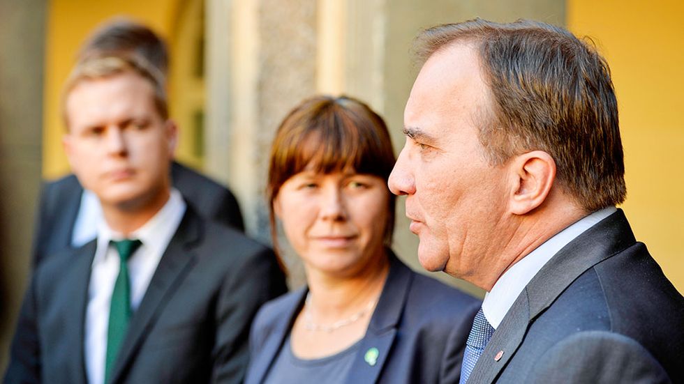MP:s språkrör Gustav Fridolin och Åsa Romson med S-ledaren Stefan Löfven.