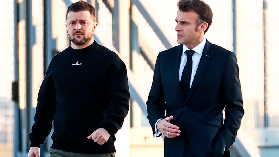 Frankrikes president Emmanuel Macron anlände tillsammans med Ukrainas president Volodymyr Zelenskyj till EU-toppmötet i Bryssel på torsdagen.