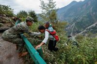 Regn väntas falla i jordbävningsdrabbade områden i Sichuan, Kina, vilket kan påverka räddningsarbetet.