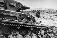 En tysk stridsvagn riktad mot Stalingrad under en framryckning mot sovjetiska befästningar 1942 under andra världskriget.