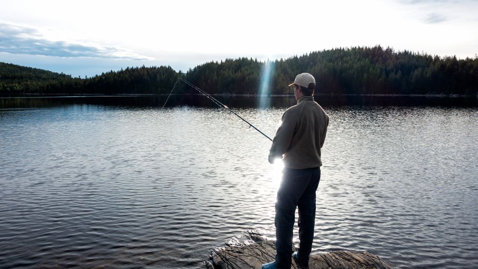 Förlorar markägarna rättigheterna till jakt och fiske ska de ersättas för det, skriver artikelförfattaren. 