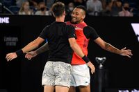 Thanasi Kokkinakis och Nick Kyrgios vann överraskande dubbelfinalen i Australian Open.
