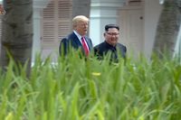 USA:s president Donald Trump och Nordkoreas ledare Kim Jong-Un vid mötet i Singapore i juni i år. Arkivbild.
