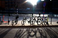 I Danmark måste förare av elsparkcyklar bära hjälm sedan årsskiftet. Arkivbild.