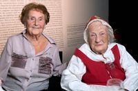Toini Wennerholm och Marianne Nystedt är två av landets 100-plussare som har firat 100 års nyheter på Fotografiska.