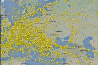 Flygplanen över Europa flyger annan väg runt Ukraina efter gårdagens krasch. Radarbild från Flightradar 24 på fredagseftermiddagen.