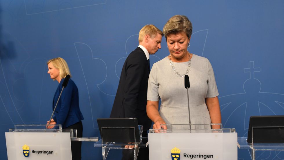 Magdalena Andersson, Per Bolund och Ylva Johansson på en presskonferens i augusti 2016 om kostnader för herrejösses-hanteringen av ensamkommande flyktingbarn.