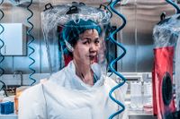 Coronaforskaren Shi Zhengli, även kallad ”Fladdermuskvinnan”, i ett laboratorium i Wuhan. 
