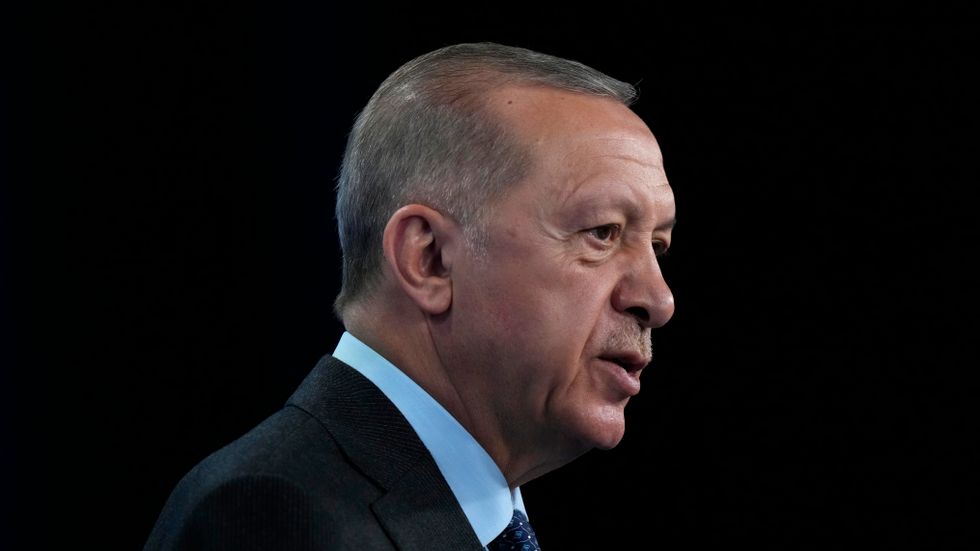 Turkiets president Recep Tayyip Erdogan hotar än en gång att stoppa Sveriges och Finlands försök att gå med i Nato. Arkivbild