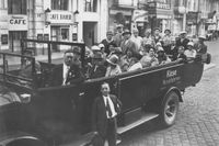 Amerikanska turister på rundtur i Berlin 1933.