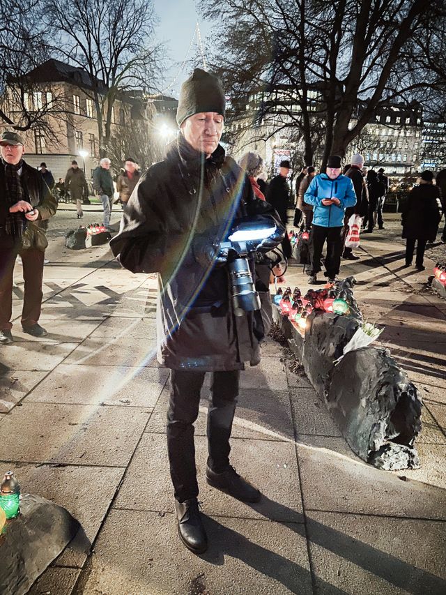 Tomas ”Onis” Oneborg på fältet. Förintelsens minnesdag på Raoul Wallenbergs torg, 27 januari 2020.