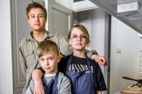 Juniorreportrarna Rolf, 11,  och Neo, 10, på besök hemma hos Mästerkock-vinnaren Adam Thulin.