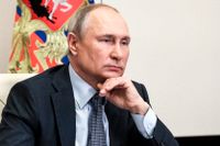 Vladimir Putin låtsas inte ens bry sig om demokrati längre, skriver Jan Blomgren. 