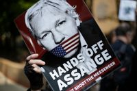 Protester i London efter gripandet av Julian Assange tidigare i år.