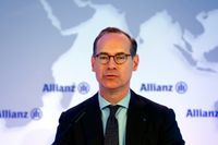Vinsten rasar för försäkringsjätten Allianz, med koncernchefen Oliver Bäte. Arkivbild.