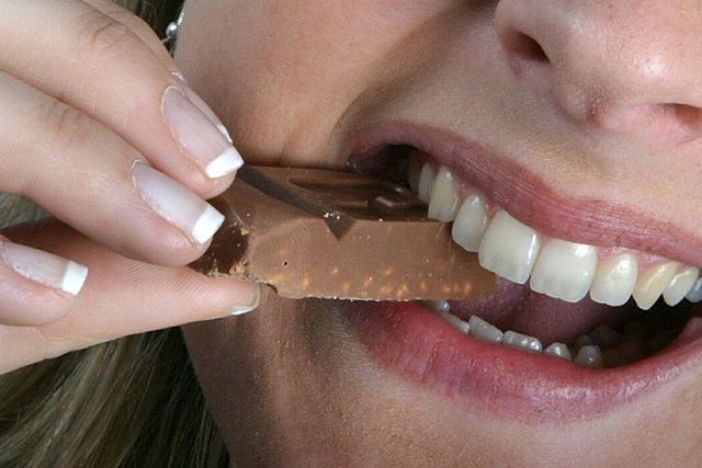 En ny studie förklarar varför vi har svårt att sluta äta choklad.