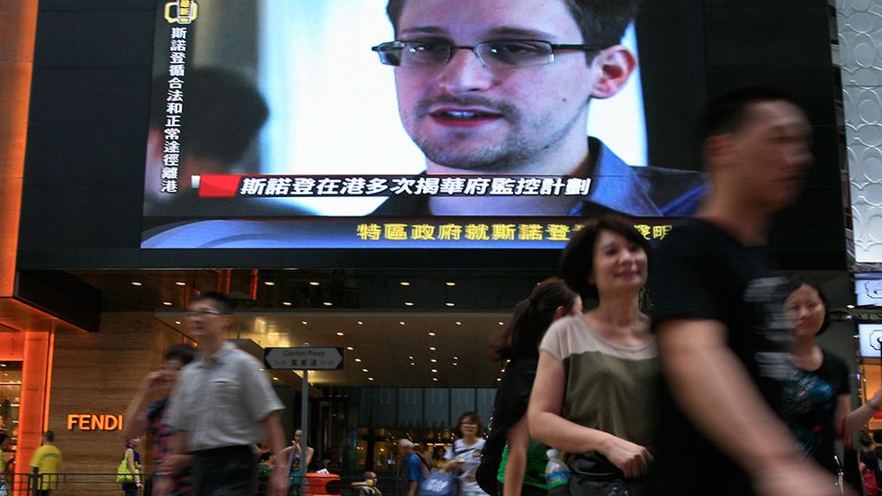 Amerikanen Edward Snowden blev 2013 världens mest eftersökte man, efter att den före detta CIA-mannen läckt topphemliga dokument om USA:s globala övervakningprojekt. Då gällde inte offentlighetsprincipen.
