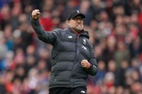 Den tyske tränaren Jürgen Klopp har gjort Liverpool till mästare i England.