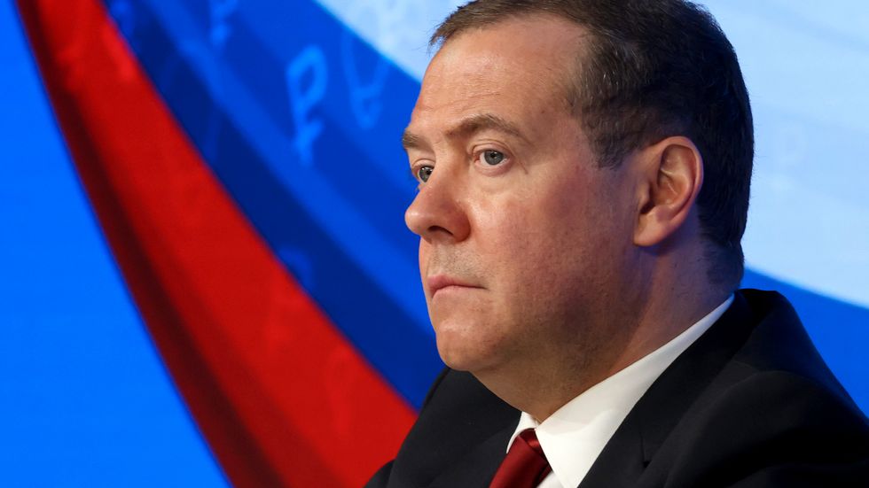 Dmitrij Medvedev för fram risken för att saker och ting urartar i ett kärnvapenkrig, om västländer pressar Ryssland. Arkivbild.
