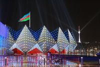 Festivalbyggnaden Crystal Hall lyser blågul när Loreen sjunger segermelodin ”Euphoria” efter segern i Eurovisionsfinalen på lördagen.