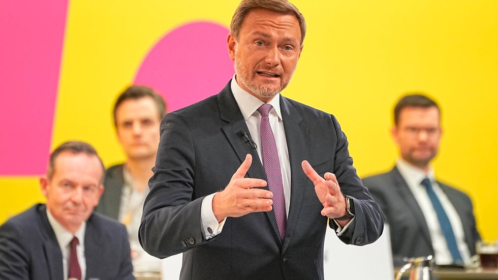 FDP-ledaren Christian Lindner talade till medlemmar på den delvis digitala partistämman där de sade sitt om regeringsbildningen.