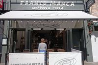 Pizzakedjan Franco Manca har expanderat hårt i London. Från 10 till 33 restauranger på tre år. Nu har bolaget tvingats vinstvarna och aktien har tappat 30 procent av sitt värde.