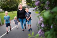 Jenny Perssons pojkar, Liam, åtta, (till vänster) och Adam, tio, (till höger) vill helst inte vara på fritids på sommaren när mamma jobbar och lillasyster Novalie Persson är på förskolan.