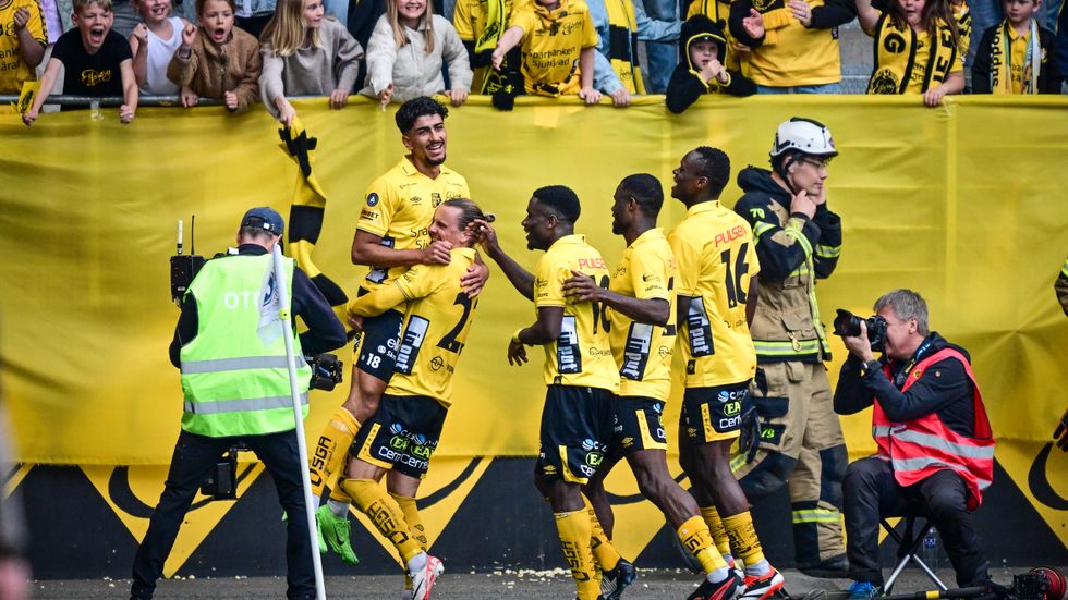 Gulsvart jubel. Elfsborgs Ahmed Qasem jublar efter 3–0 tillsammans med lagkamraterna när Boråslaget bröt Malmös segersvit.