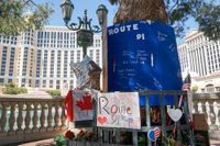 En spontan minnesplats för offren i masskjutningen vid hotellkomplexet Bellagios fontän.