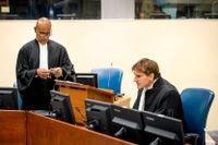 Åklagarna Rashid Salim Rashid, till vänster, och Rupert Elderkin i FN-domstolen i Haag på torsdagen. Den åtalade Félicien Kabuga bojkottade rättegången.