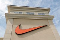 Nike är det senaste i raden av internationella bolag som lämnar Ryssland efter att landet anföll Ukraina.