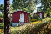 Semester hemma i stugan eller permanentbostaden ser ut att bli så många svenskar tillbringar sin sommar. Arkivbild.