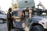 Talibanerna är numera utrustade med amerikanska vapen och stridsfordon, inklusive militära terrängbilar av modellen Humvee.