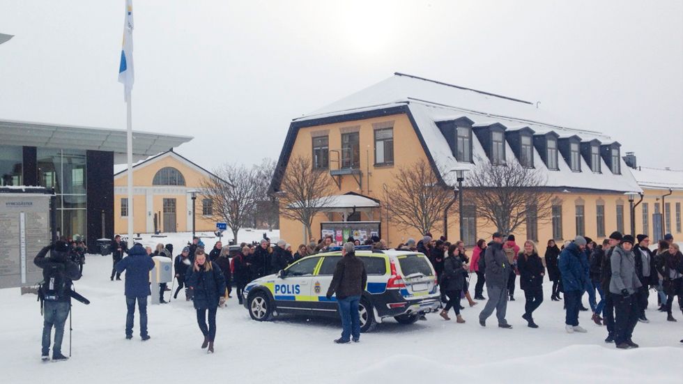 Polisen evakuerar alla från campusområdet till Mittuniversitetet i Östersund efter larm om att en beväpnad man gått in på området. Arkivbild.