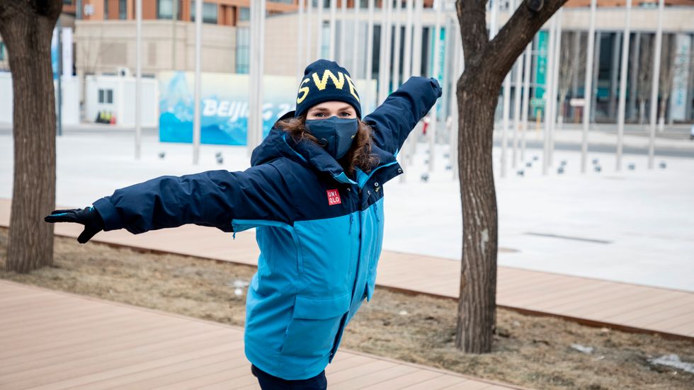 Konståkaren Josefin Taljegård under en pressträff i OS-byn vid vinter-OS i Peking 2022.