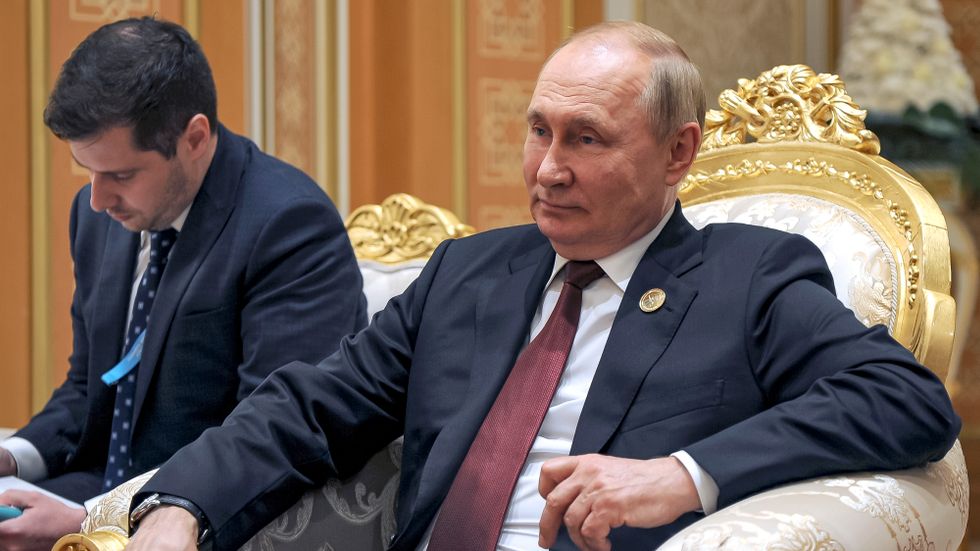 Rysslands president Vladimir Putin under sitt besök i Turkmenistan på onsdagen